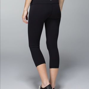 Lululemon wunder under crop, Luxtreme fabric size 4